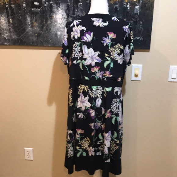 Liz Claiborne Career Woman Floral V-Neck Short Sleeved Dress-Size 1X - Picture 2 of 8